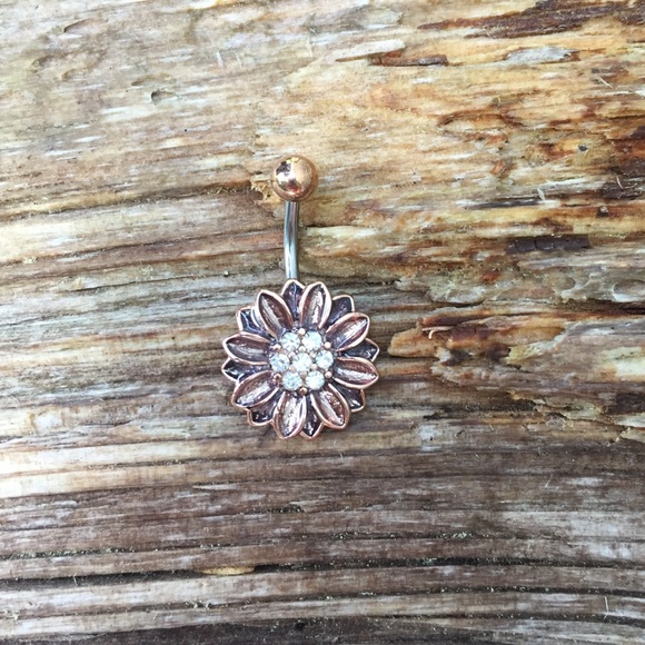 Jewelry - Beautiful Flower Belly Button Navel Ring